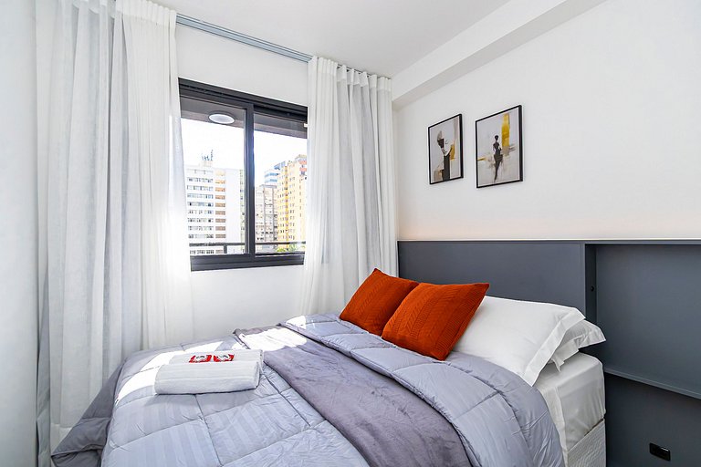 Apto ensolarado no centro, perto de tudo - CNA0706