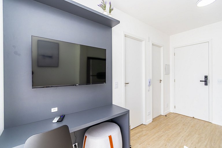 Apto ensolarado no centro, perto de tudo - CNA0706