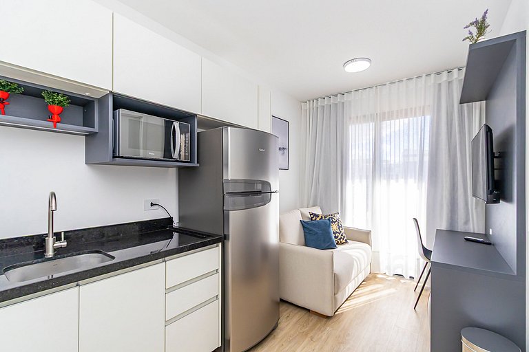 Apto ensolarado no centro, perto de tudo - CNA0706