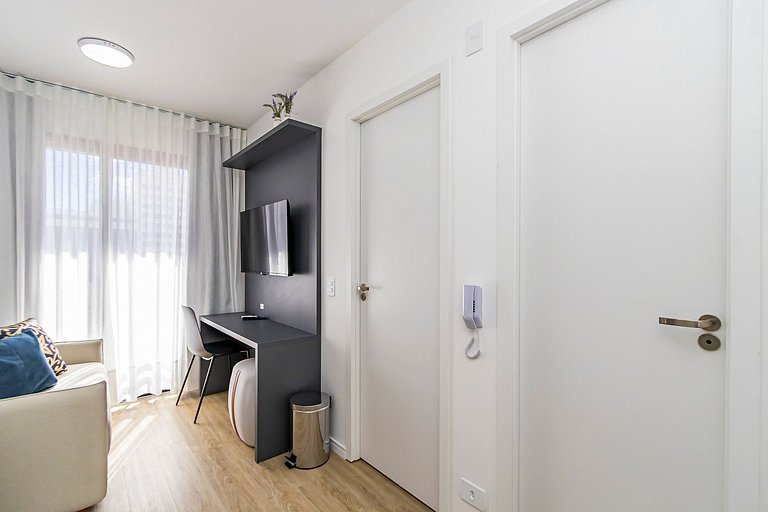 Apto ensolarado no centro, perto de tudo - CNA0706