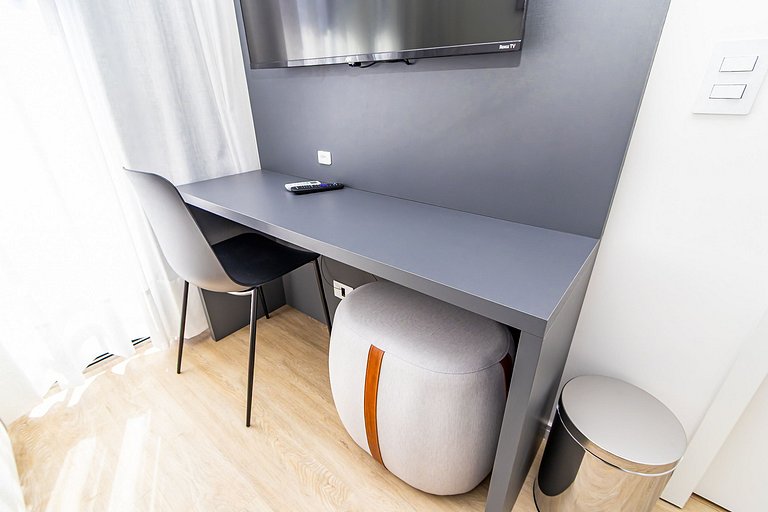 Apto ensolarado no centro, perto de tudo - CNA0706