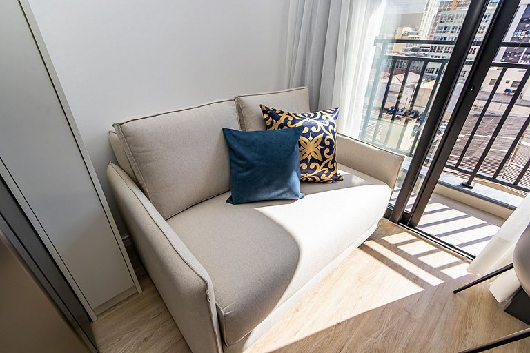 Apto ensolarado no centro, perto de tudo - CNA0706