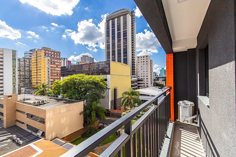 Apto ensolarado no centro, perto de tudo - CNA0706