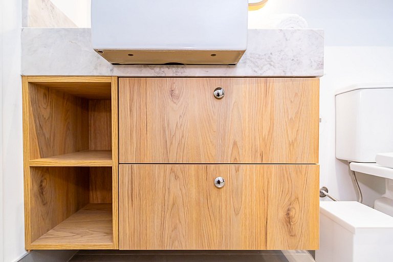 Apartamento refinado em prédio com piscina-TEM0403