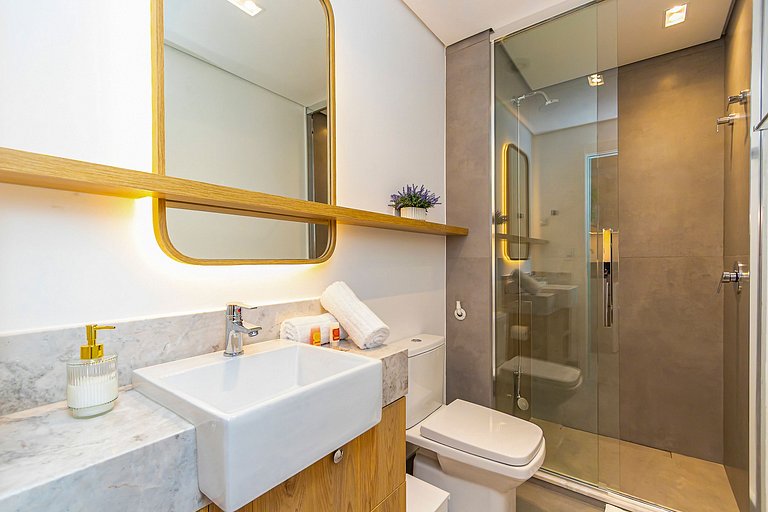 Apartamento refinado em prédio com piscina-TEM0403