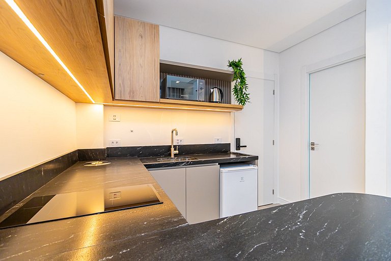 Apartamento refinado em prédio com piscina-TEM0403