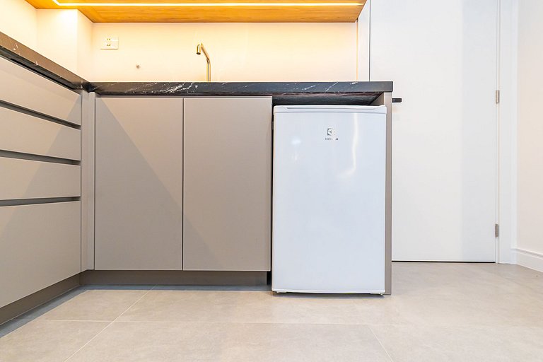 Apartamento refinado em prédio com piscina-TEM0403