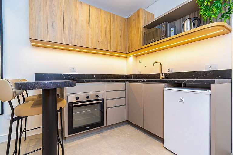 Apartamento refinado em prédio com piscina-TEM0403