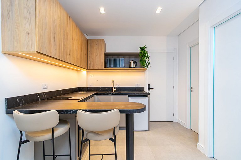 Apartamento refinado em prédio com piscina-TEM0403