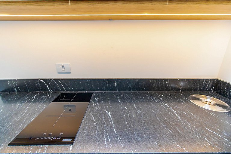 Apartamento refinado em prédio com piscina-TEM0403