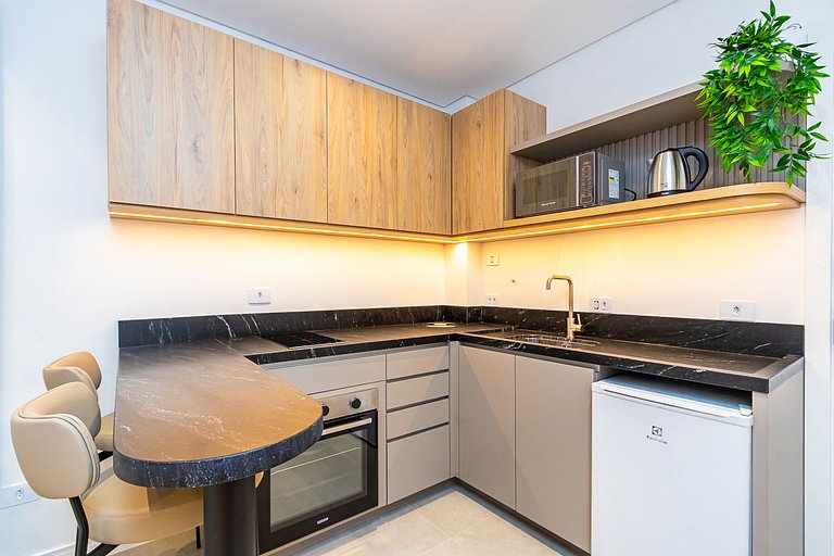 Apartamento refinado em prédio com piscina-TEM0403