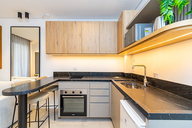 Apartamento refinado em prédio com piscina-TEM0403