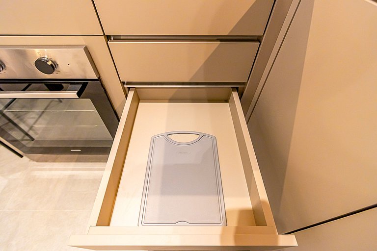 Apartamento refinado em prédio com piscina-TEM0403