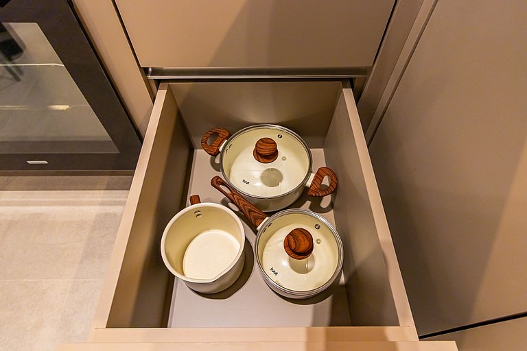 Apartamento refinado em prédio com piscina-TEM0403