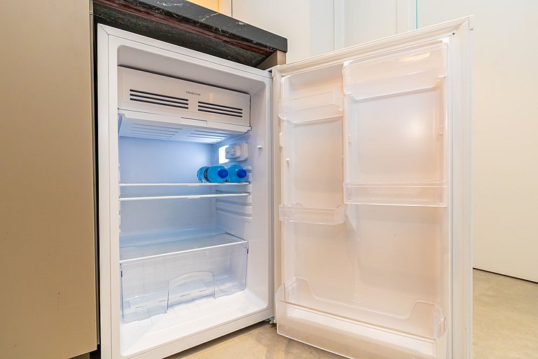 Apartamento refinado em prédio com piscina-TEM0403