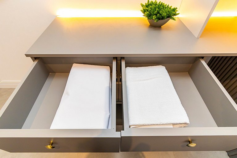 Apartamento refinado em prédio com piscina-TEM0403