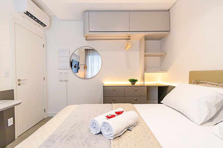 Apartamento refinado em prédio com piscina-TEM0403