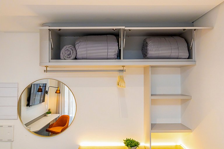 Apartamento refinado em prédio com piscina-TEM0403