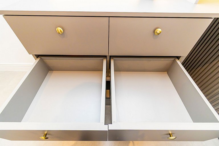 Apartamento refinado em prédio com piscina-TEM0403