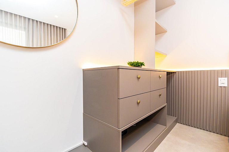 Apartamento refinado em prédio com piscina-TEM0403