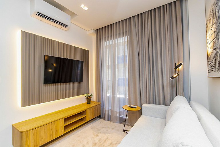 Apartamento refinado em prédio com piscina-TEM0403