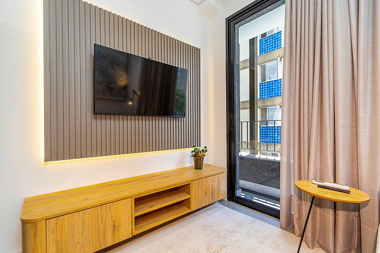 Apartamento refinado em prédio com piscina-TEM0403