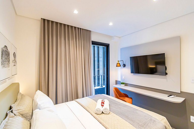 Apartamento refinado em prédio com piscina-TEM0403