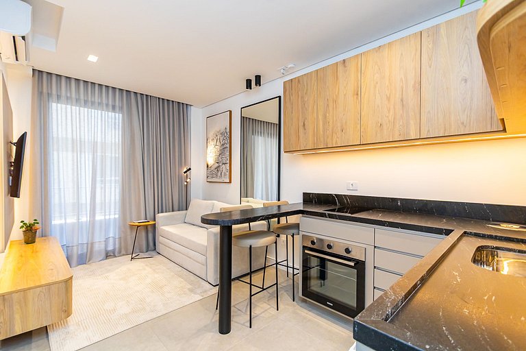 Apartamento refinado em prédio com piscina-TEM0403