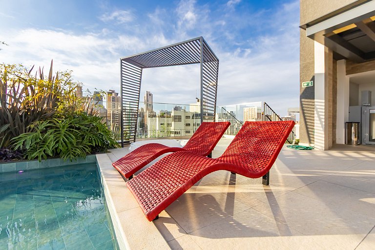 Apartamento refinado em prédio com piscina-TEM0403