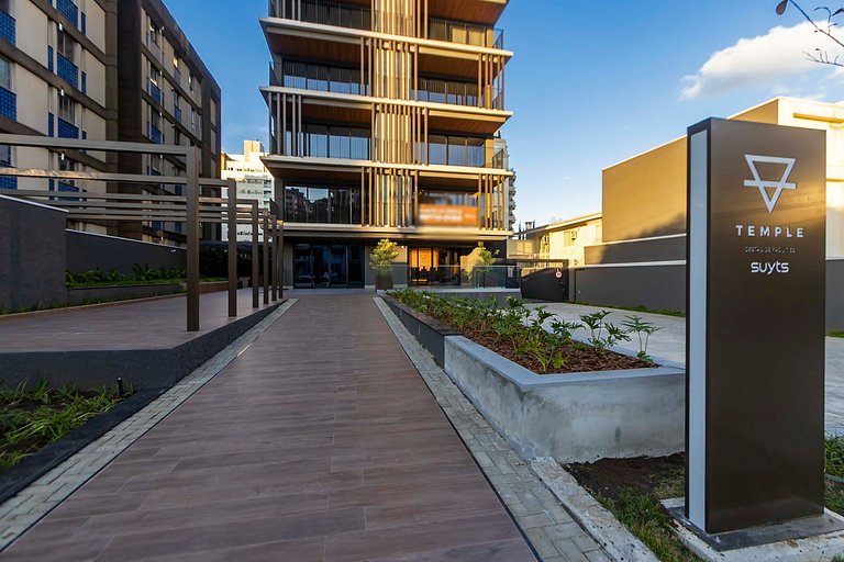 Apartamento refinado em prédio com piscina-TEM0403