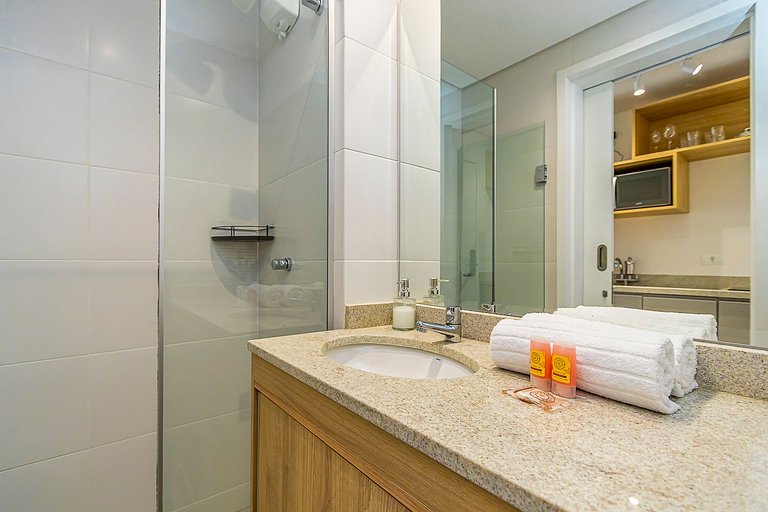 Studio com sacada no Centro - MAN1703