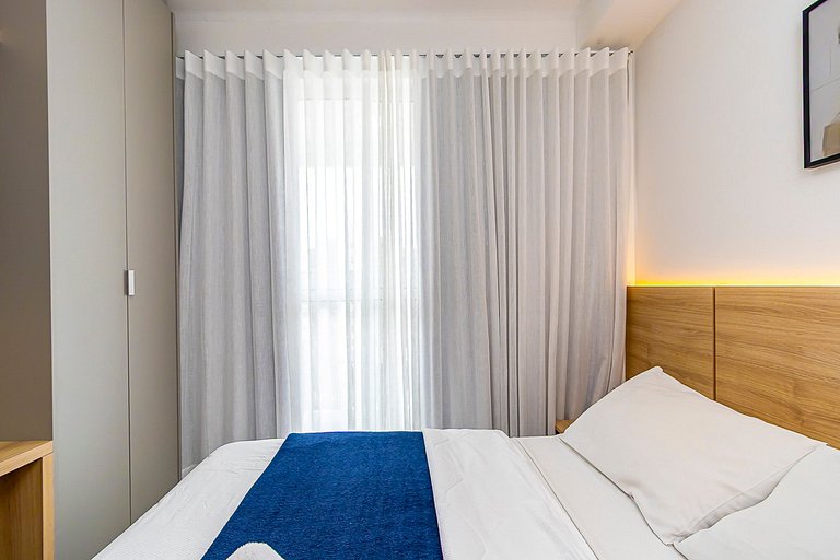 Studio com sacada no Centro - MAN1703