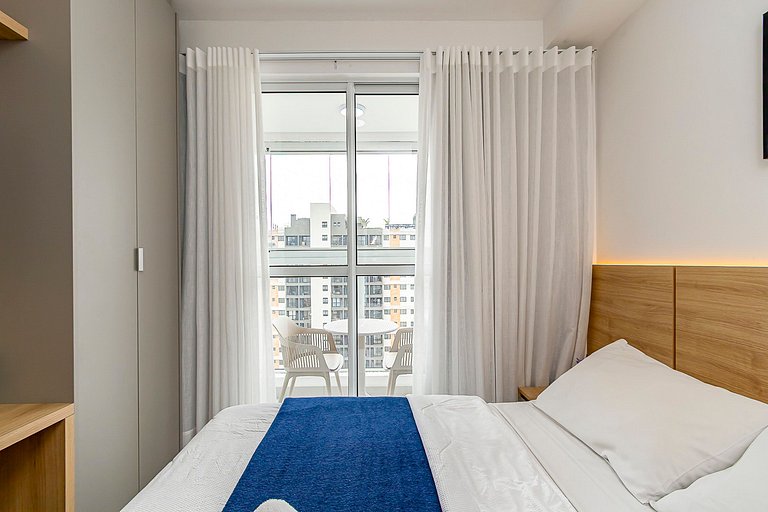 Studio com sacada no Centro - MAN1703