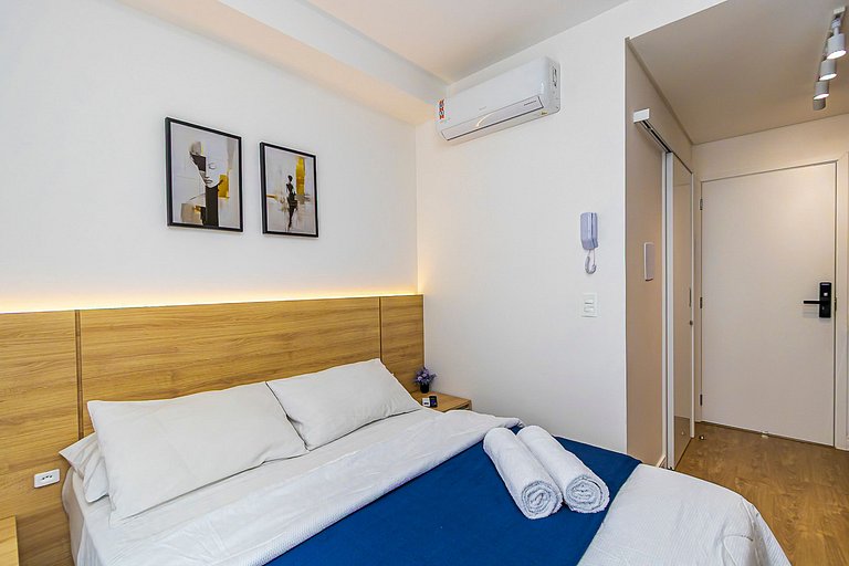 Studio com sacada no Centro - MAN1703