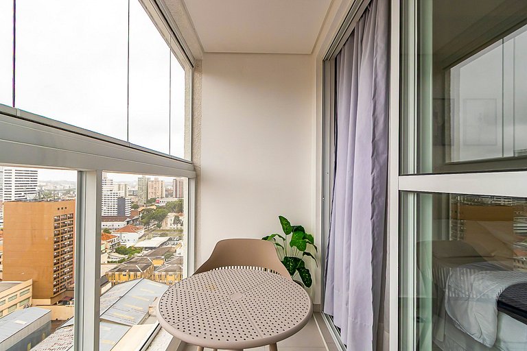 Studio com sacada no Centro - MAN1703