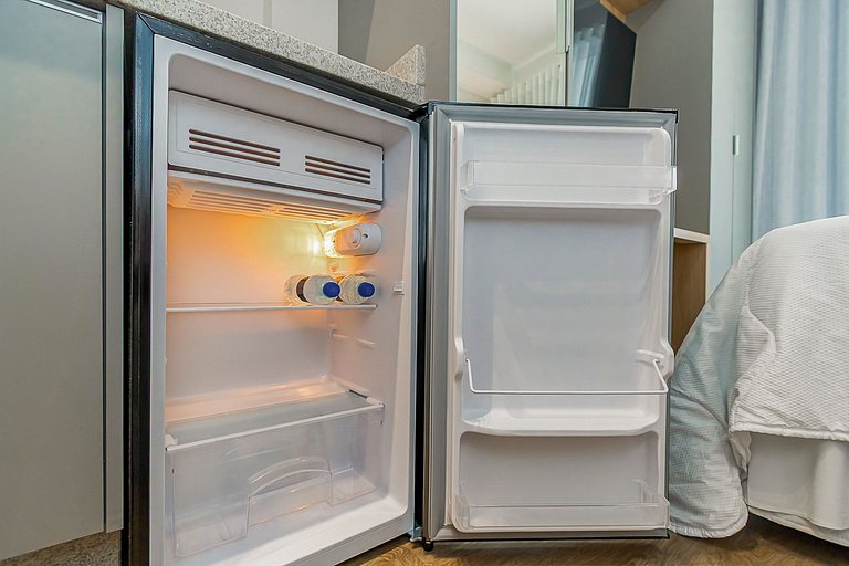 Studio com sacada no Centro - MAN1703