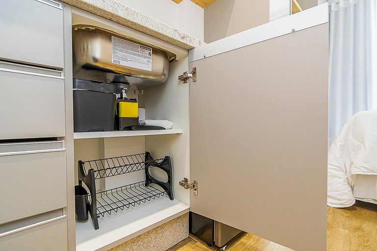 Studio com sacada no Centro - MAN1703