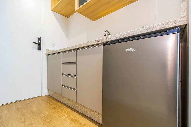 Studio com sacada no Centro - MAN1703