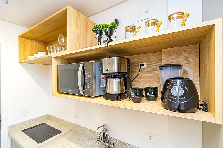 Studio com sacada no Centro - MAN1703