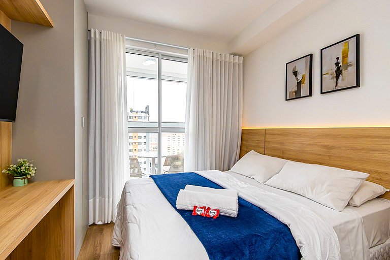 Studio com vista para o Centro de Curitiba-MAN1707