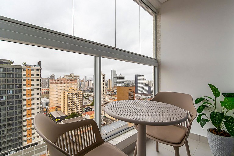 Studio com vista para o Centro de Curitiba-MAN1707