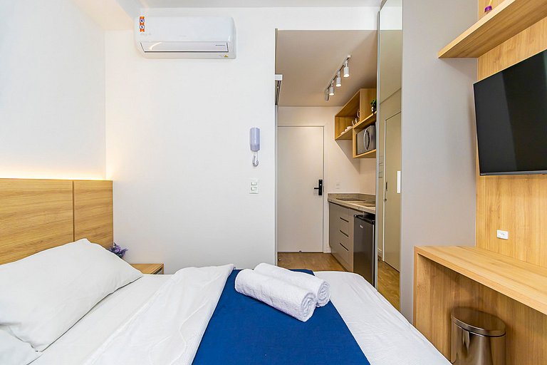 Studio com vista para o Centro de Curitiba-MAN1707