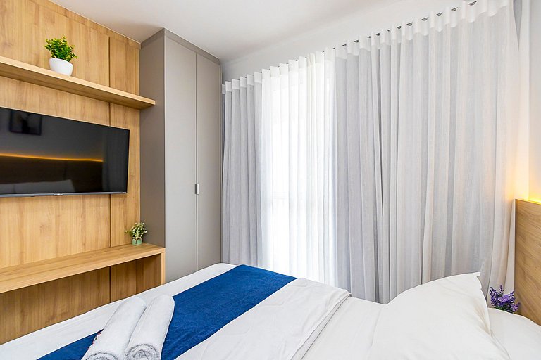 Studio com vista para o Centro de Curitiba-MAN1707