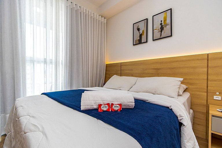 Studio com vista para o Centro de Curitiba-MAN1707