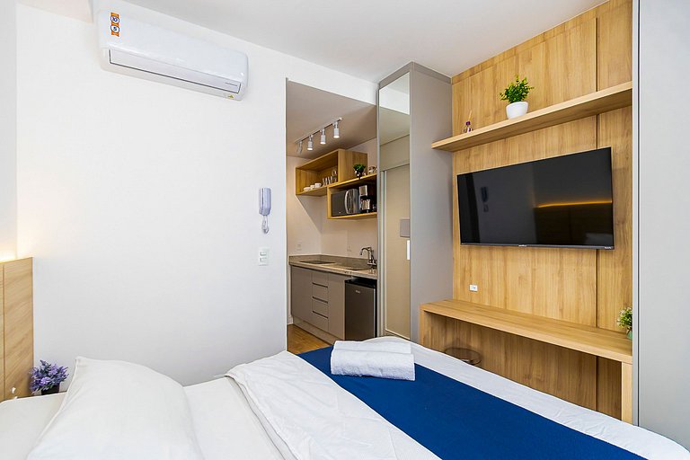 Studio com vista para o Centro de Curitiba-MAN1707