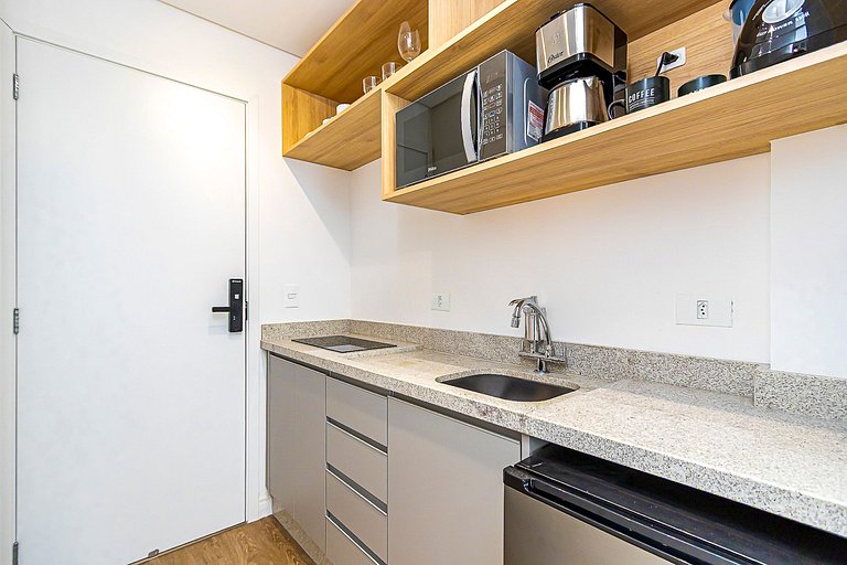 Studio com vista para o Centro de Curitiba-MAN1707