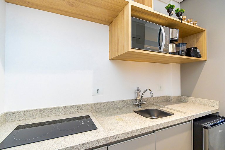 Studio com vista para o Centro de Curitiba-MAN1707