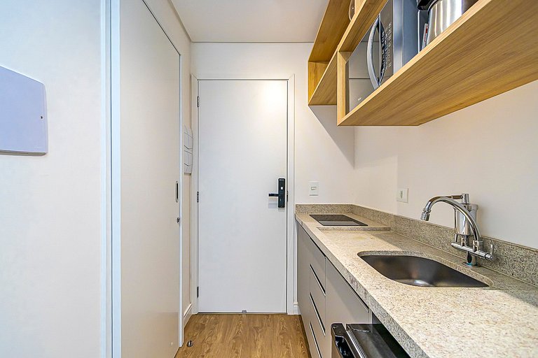 Studio com vista para o Centro de Curitiba-MAN1707