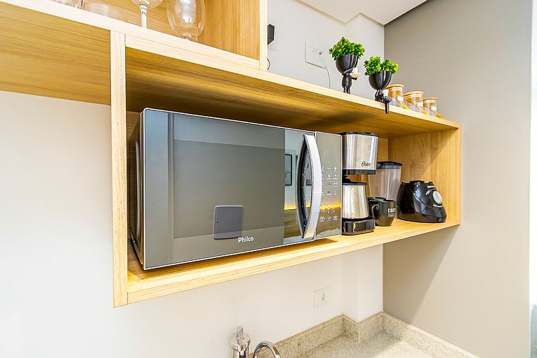 Studio com vista para o Centro de Curitiba-MAN1707