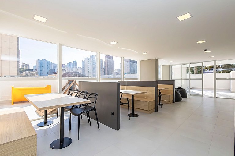 Studio com vista para o Centro de Curitiba-MAN1707